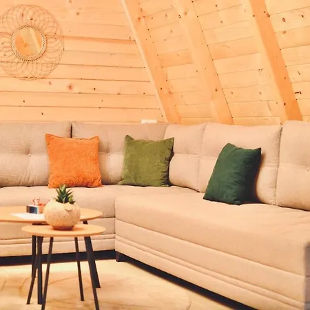 Wooden House Sapat Sela * Ποντγορίτσα